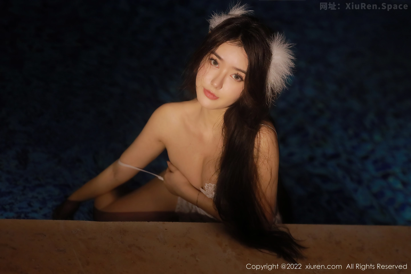 图片[3]-[XiuRen秀人网]VOL.4504 女神Manuela玛鲁娜三亚旅拍白色情趣连衣裙秀浑圆翘臀诱惑写真61P-秀人网官方网站